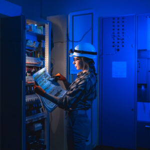 MANTENIMIENTO DE INSTALACIONES ELÉCTRICAS INDUSTRIALES PARA EMPRESAS LOGÍSTICAS